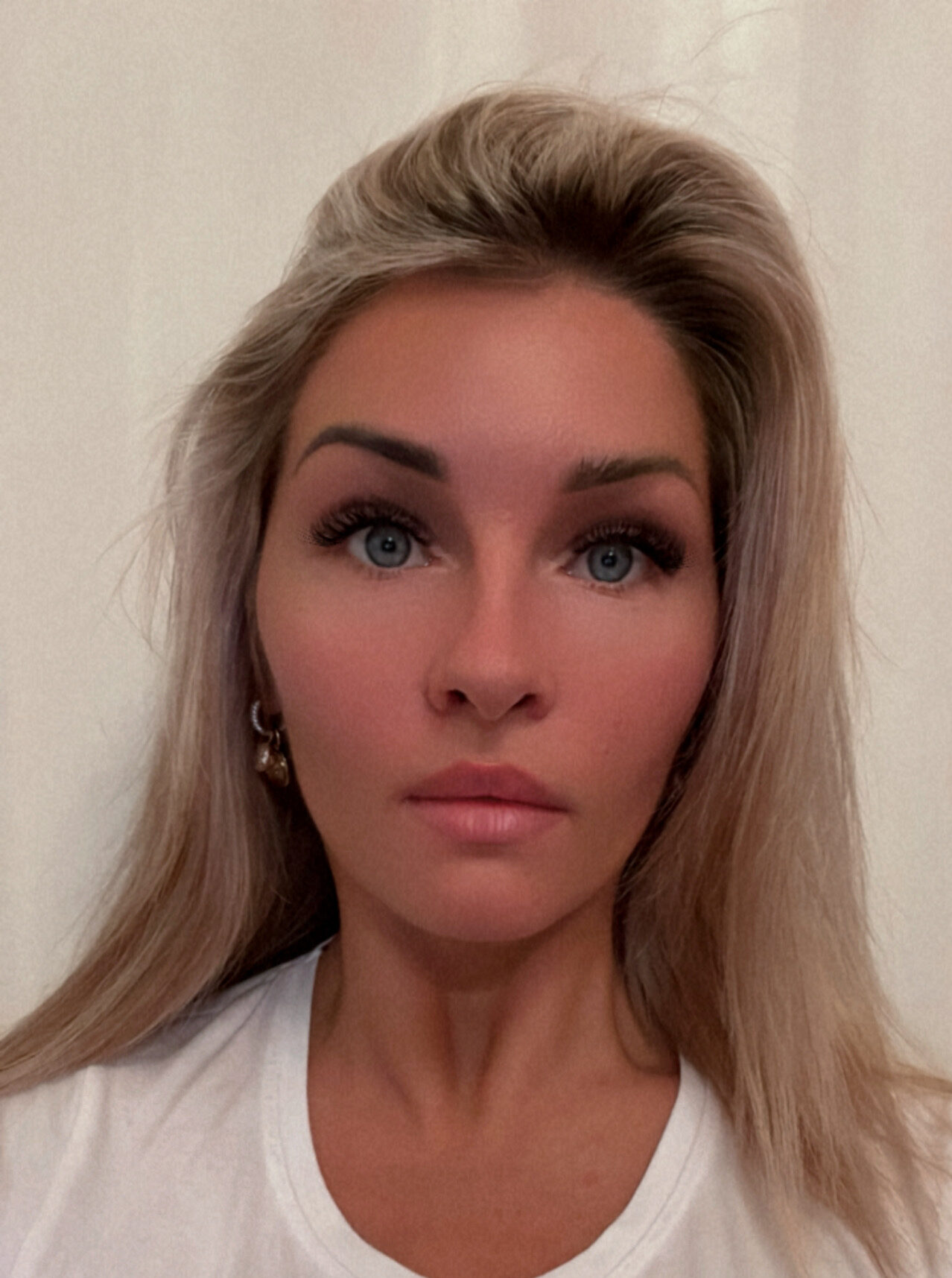 {"eid":"1588162101578288","cameraposition":2}